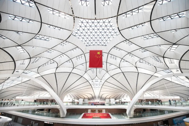 北玻应用在北京大兴国际机场的智能遮阳顶棚夹铝网玻璃
