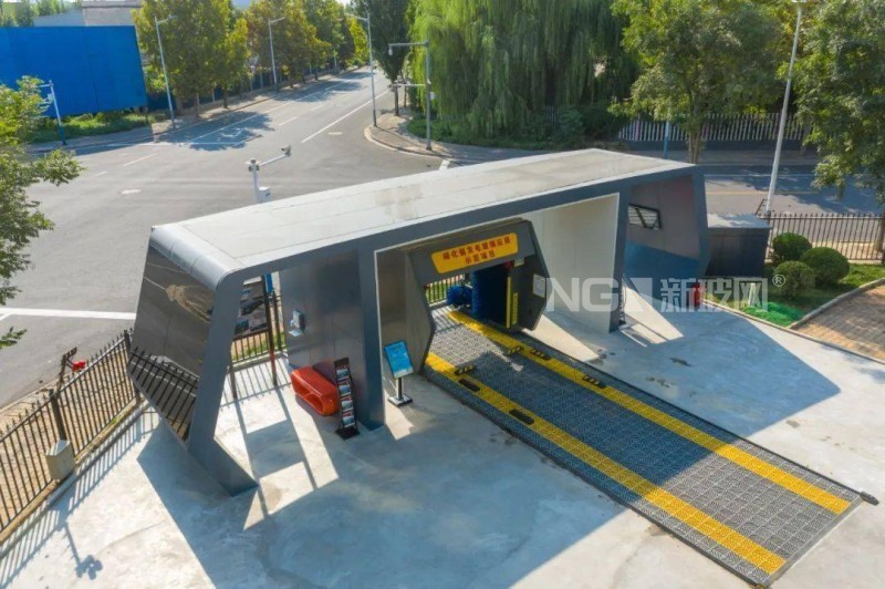 全国首台碲化镉薄膜发电玻璃洗车机在邯郸经开区投用
